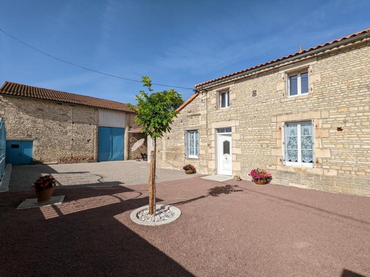 Maison Lumineuse Avec Cour Privative, Proche Sites Culturels, Tout Confort, Equipe Bebe, Wifi Inclus - Fr-1-653-98 Puyreaux المظهر الخارجي الصورة