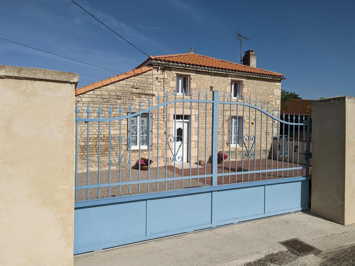 Maison Lumineuse Avec Cour Privative, Proche Sites Culturels, Tout Confort, Equipe Bebe, Wifi Inclus - Fr-1-653-98 Puyreaux المظهر الخارجي الصورة