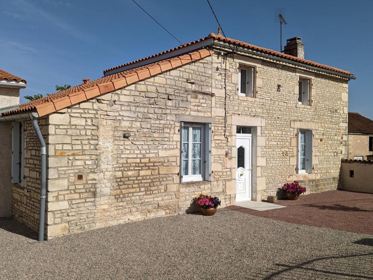 Maison Lumineuse Avec Cour Privative, Proche Sites Culturels, Tout Confort, Equipe Bebe, Wifi Inclus - Fr-1-653-98 Puyreaux المظهر الخارجي الصورة